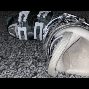 Atomic hawk ski boots